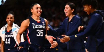 Azzi Fudd Leads UConn to Statement Win Over No. 4 South Carolina , Azzi Fudd, UConn Huskies, South Carolina, 71-game streak