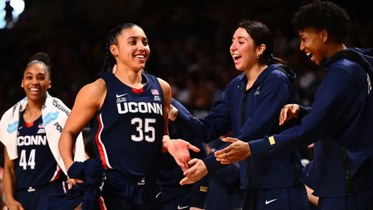 Azzi Fudd Leads UConn to Statement Win Over No. 4 South Carolina , Azzi Fudd, UConn Huskies, South Carolina, 71-game streak