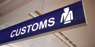 Bradley Airport fugitive arrest, U.S. Customs alert, Connecticut State Police arrest