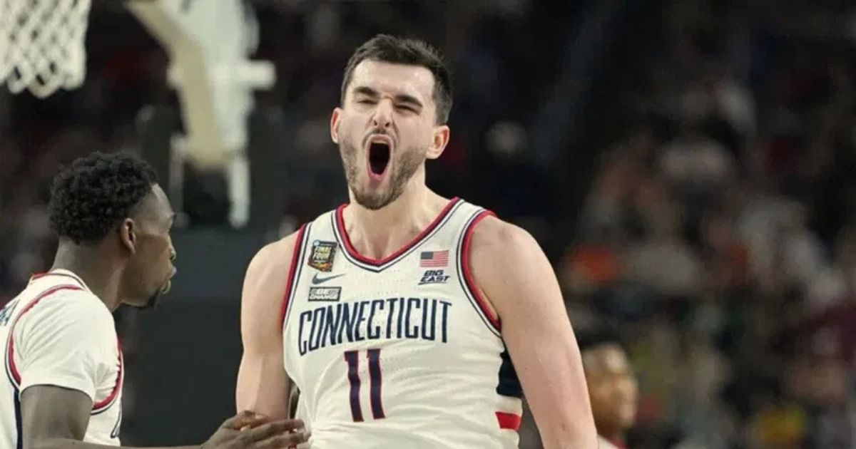 UConn vs Marquette, UConn basketball, Alex Karaban 3-pointer