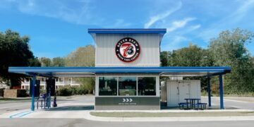 7 Brew Vernon, Connecticut coffee drive-thru, Tri-City Plaza