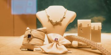 South Windsor burglary, Hannoush Jewelers theft, Connecticut jewelry store break-in