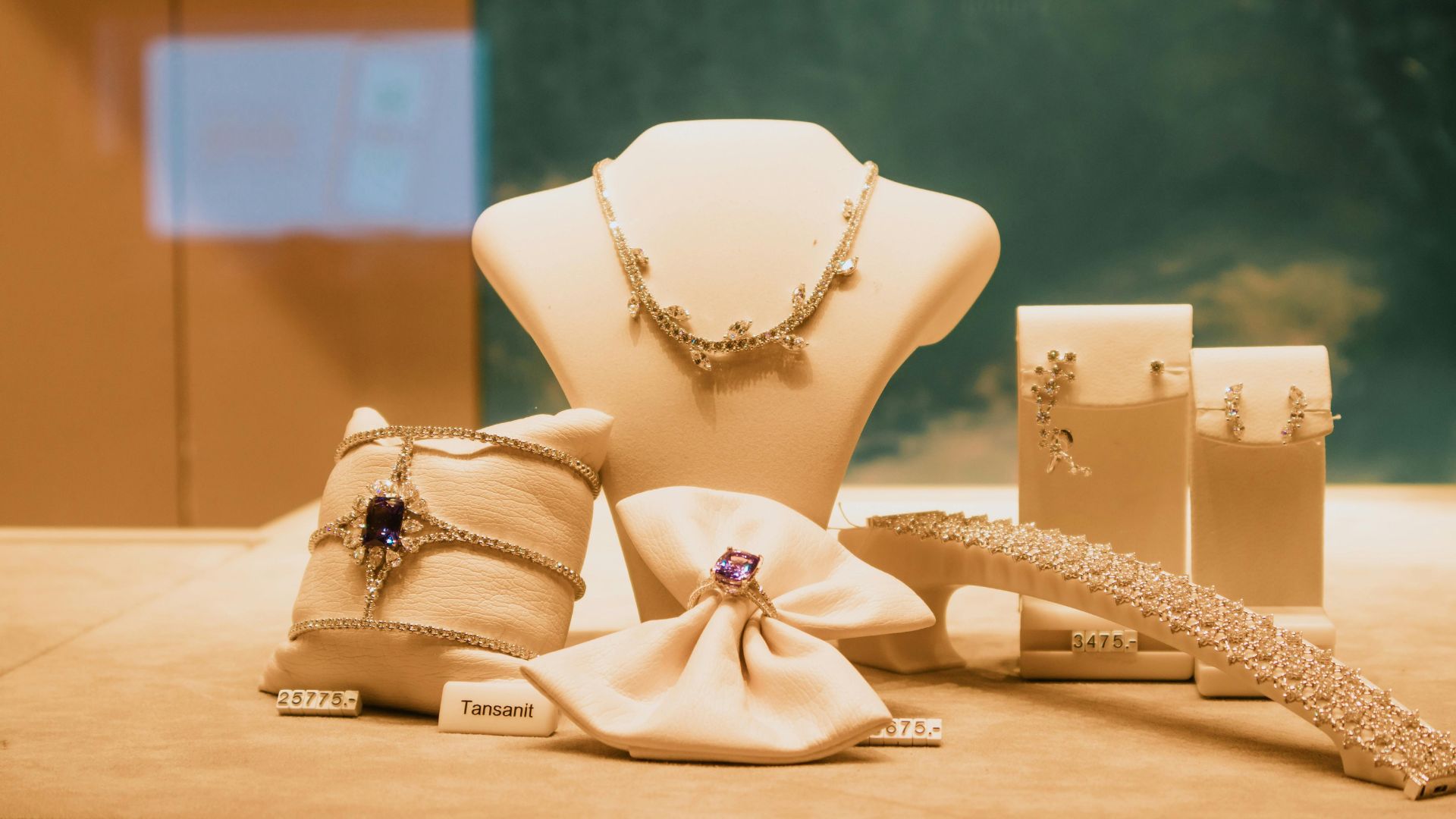 South Windsor burglary, Hannoush Jewelers theft, Connecticut jewelry store break-in