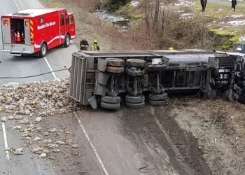 Dump Truck Rollover Shuts Route 9 North Exit in New Britain