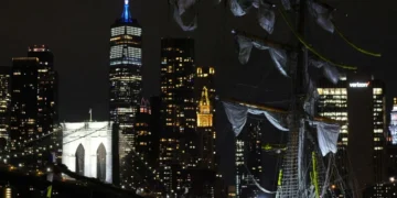 mexican-navy-ship-collision-brooklyn-bridge-injuries