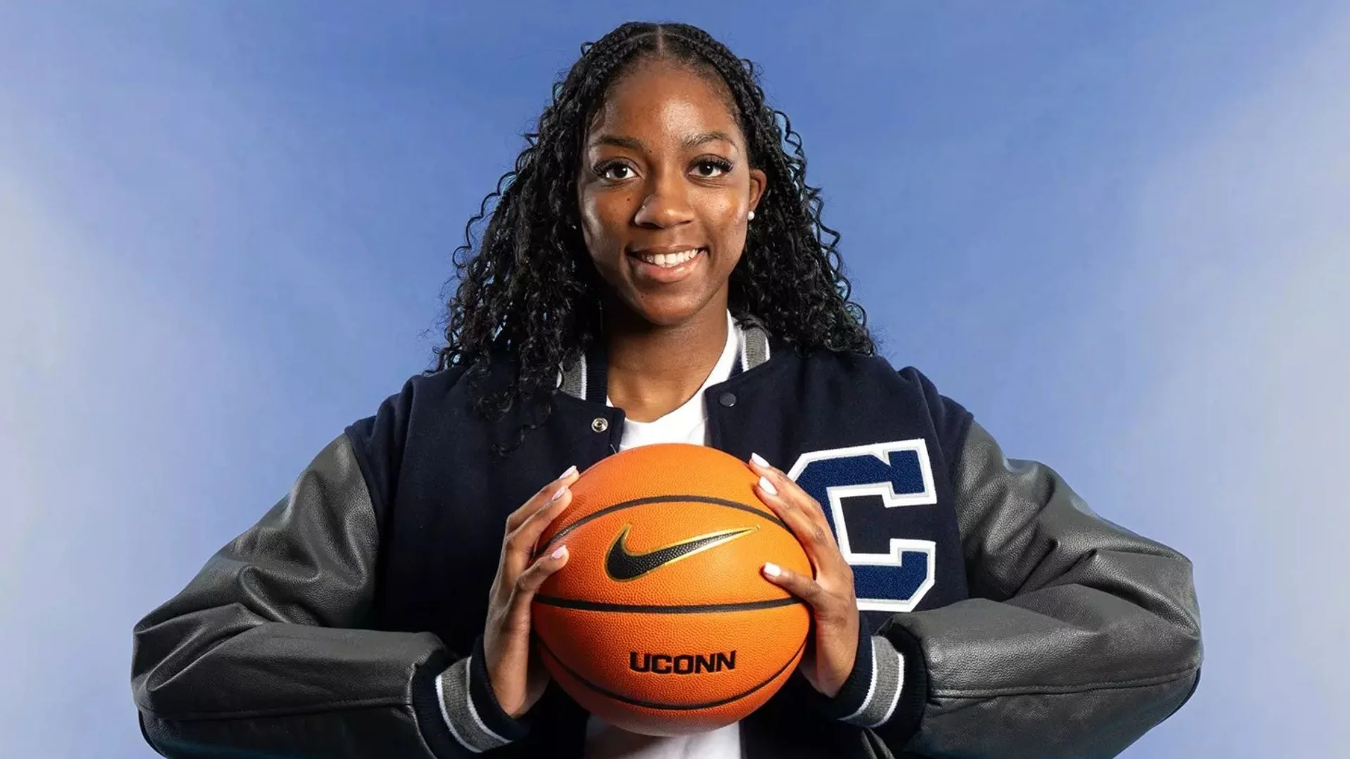 UConn women’s basketball, Serah Williams transfer, Geno Auriemma 2025
